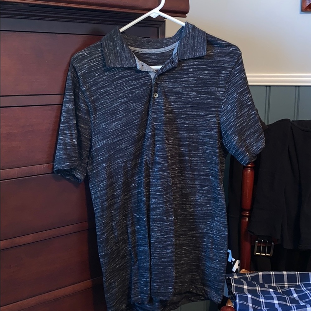Shirt with collar and three buttons down